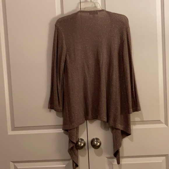 NWT 2 piece Short Set, Top size Lg short size med - Picture 4 of 15